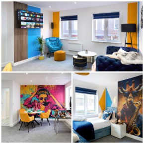 MusicVibes Apartment, SHOPPING CENTRE, 1 FREE CAR PARK SPACE, PINBALL GAMING MACHINE, Double or Single beds, COMMUNAL GARDEN AREA, GOLDEN LOCATION, CONTRACTORS WELCOME-HAVEN4u